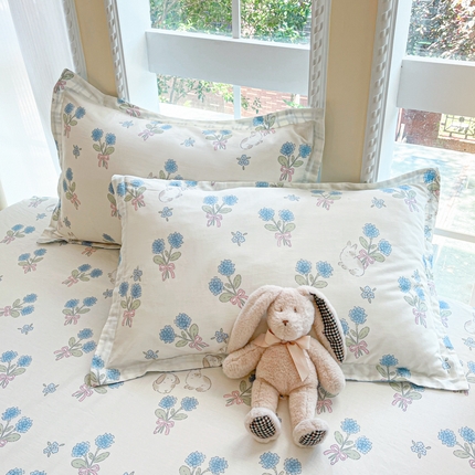 铭成家纺 2024新款新疆棉喷气印花小清新系列单品枕套萌趣蜜兔