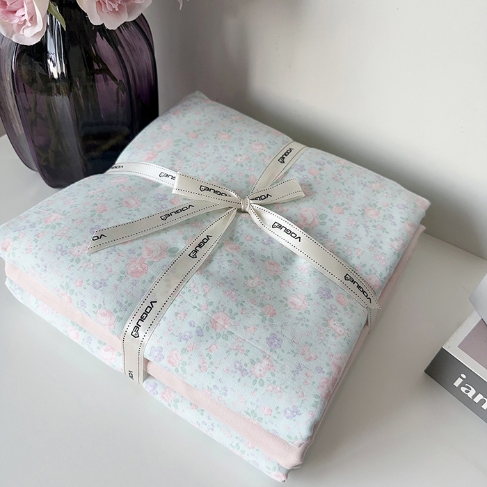 91家纺网 家纺一手货源 找家纺 麦伦家居 2024春夏新品全棉有氧双层纱印花系列四件套（叠拍图）海德花园兰