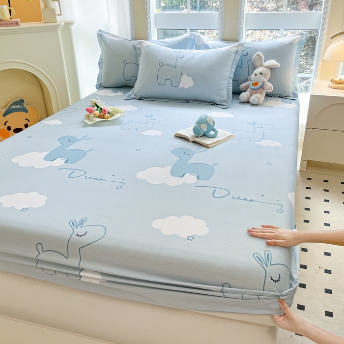 91家纺网 家纺一手货源 找家纺 铭成家纺 2024新款新疆棉喷气印花小清新系列单床笠睡梦鹿