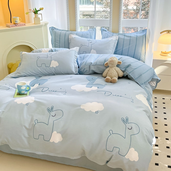 91家纺网 家纺一手货源 找家纺 铭成家纺 2024新款新疆棉喷气印花小清新系列四件套睡梦鹿