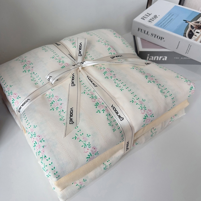 91家纺网 家纺一手货源 找家纺 麦伦家居 2024春夏新品全棉有氧双层纱印花系列四件套（叠拍图）枕边话