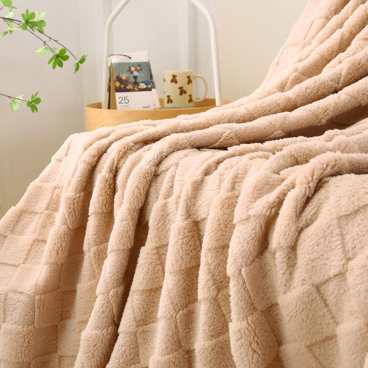 91家纺网 家纺一手货源 找家纺 巴木赫 2024新款塔芙绒面包格毛毯毯子 米咖