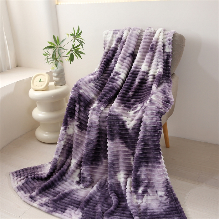 91家纺网 家纺一手货源 找家纺 巴木赫 2024新款260克扎染印花抽条毛毯毯子 深紫