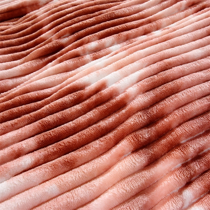 91家纺网 家纺一手货源 找家纺 巴木赫 2024新款260克扎染印花抽条毛毯毯子 橙红