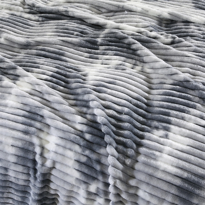 91家纺网 家纺一手货源 找家纺 巴木赫 2024新款260克扎染印花抽条毛毯毯子 石墨色