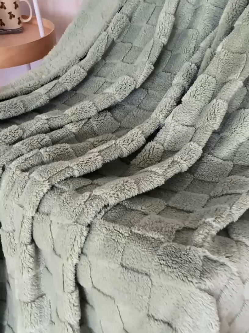 91家纺网 家纺一手货源 找家纺 巴木赫 2024新款塔芙绒面包格毛毯毯子 抹茶绿