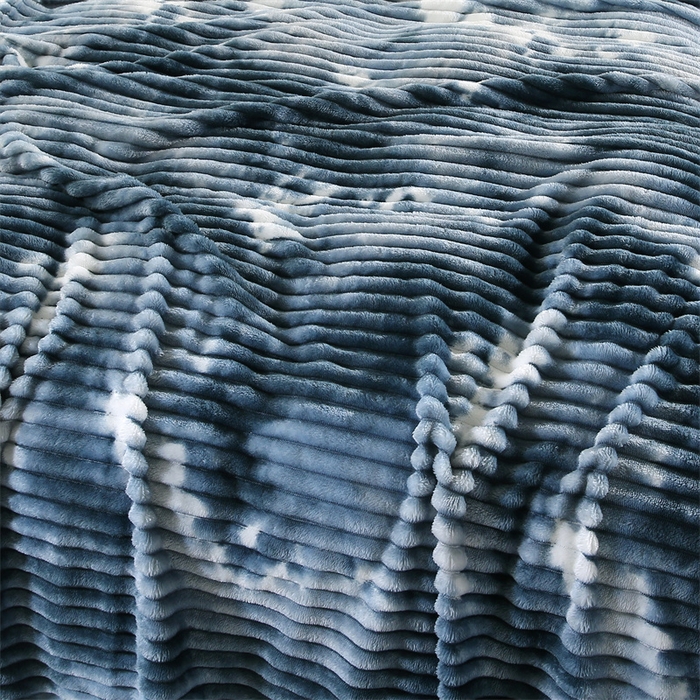 91家纺网 家纺一手货源 找家纺 巴木赫 2024新款260克扎染印花抽条毛毯毯子 海蓝色