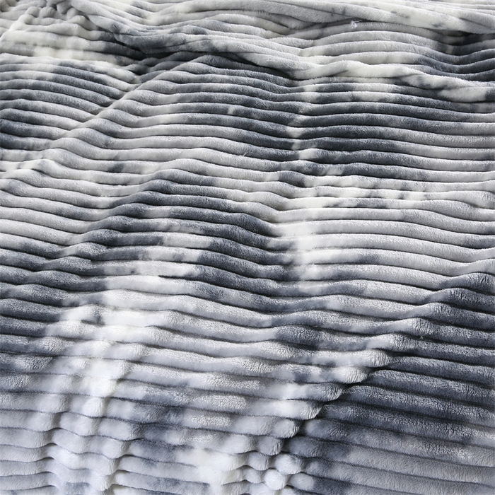 91家纺网 家纺一手货源 找家纺 巴木赫 2024新款260克扎染印花抽条毛毯毯子 石墨色