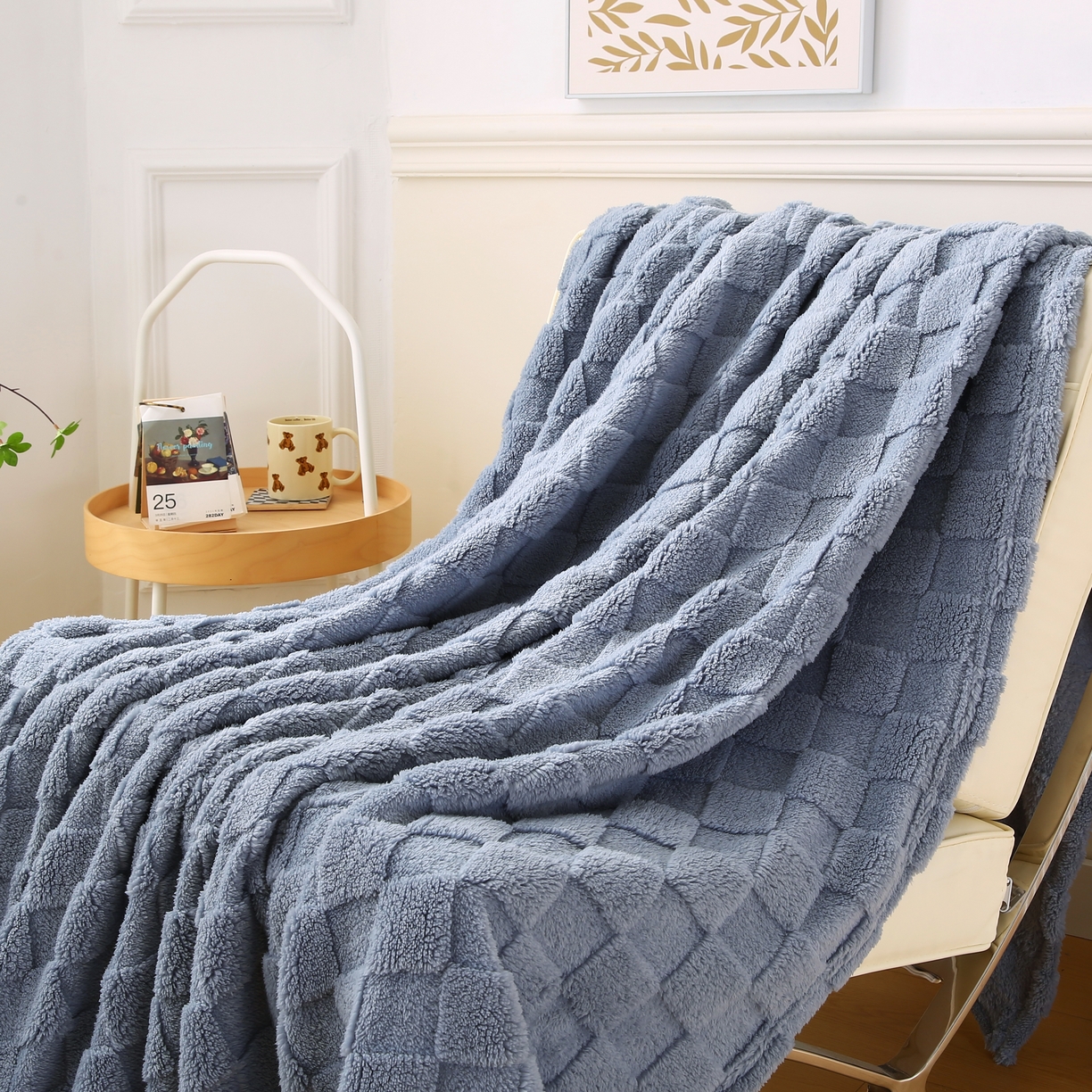 91家纺网 家纺一手货源 找家纺 巴木赫 2024新款塔芙绒面包格毛毯毯子 雾蓝