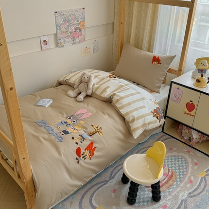 91家纺网 家纺一手货源 找家纺 沐辰 2024新款正版学生床三丽鸥+迪士尼毛巾绣绣花四件套 疯狂动物城