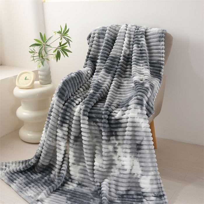 91家纺网 家纺一手货源 找家纺 巴木赫 2024新款260克扎染印花抽条毛毯毯子 石墨色