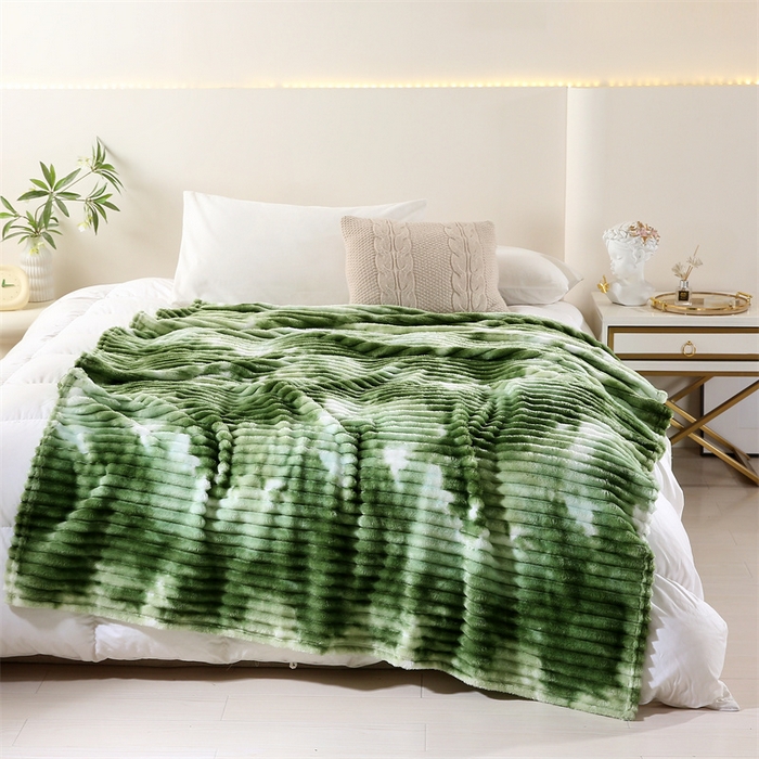 91家纺网 家纺一手货源 找家纺 巴木赫 2024新款260克扎染印花抽条毛毯毯子 草绿