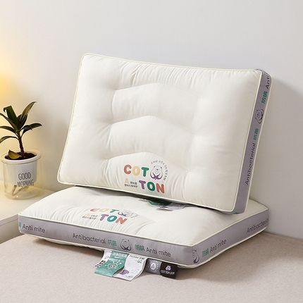 91家纺网 家纺一手货源 找家纺 （总）梦叶草 2024新款60支纯棉无荧光抗菌防螨棉花熊亲子枕芯儿童学生枕头