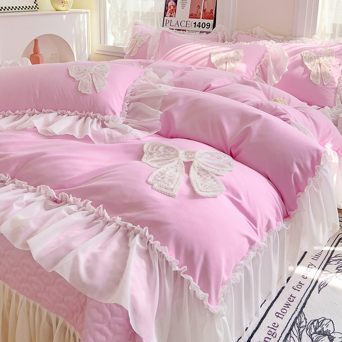 91家纺网 家纺一手货源 找家纺 言熙居家纺 2024新款韩版贴布绣雪纺花边床盖款四件套-初恋 初恋-粉
