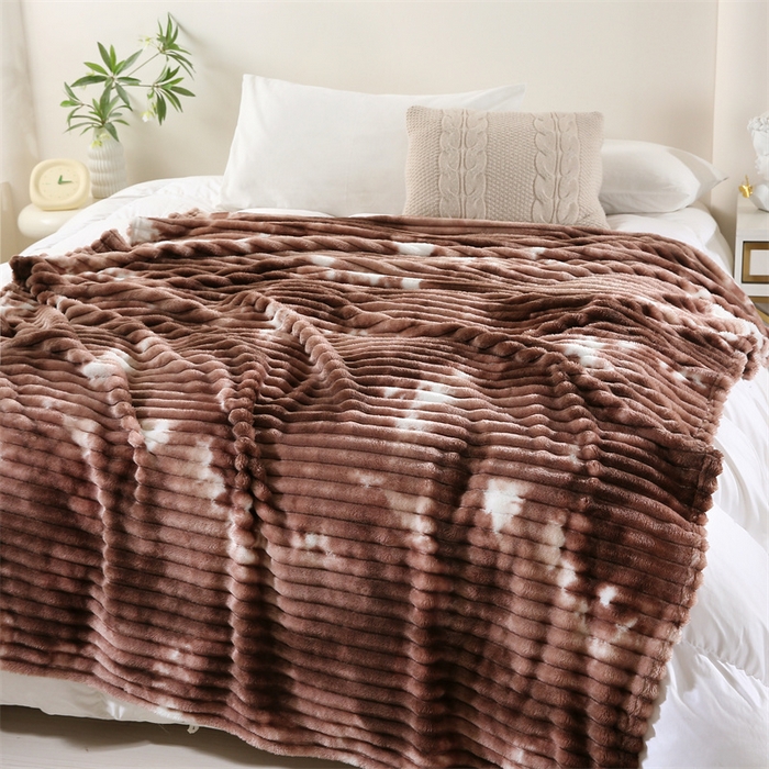 91家纺网 家纺一手货源 找家纺 巴木赫 2024新款260克扎染印花抽条毛毯毯子 棕咖