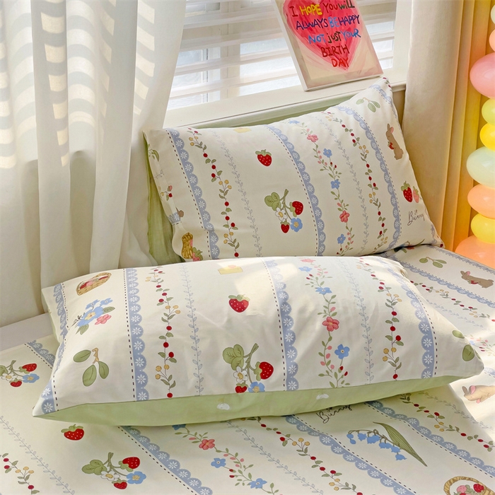 91家纺网 家纺一手货源 找家纺 名兮家居 2024年新款全棉床单 草莓兔兔