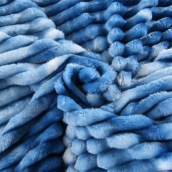 91家纺网 家纺一手货源 找家纺 巴木赫 2024新款260克扎染印花抽条毛毯毯子 天空蓝