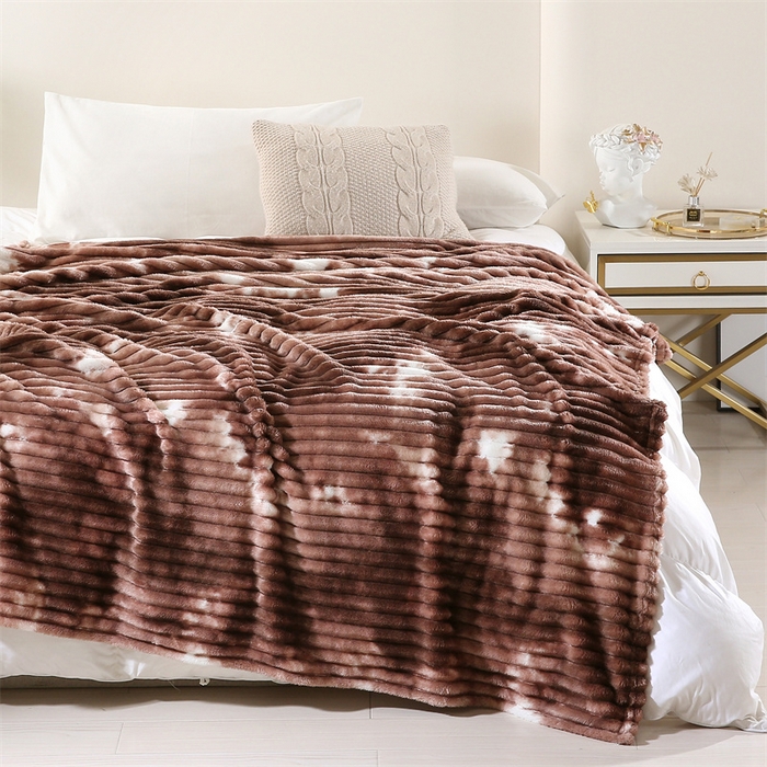 91家纺网 家纺一手货源 找家纺 巴木赫 2024新款260克扎染印花抽条毛毯毯子 棕咖