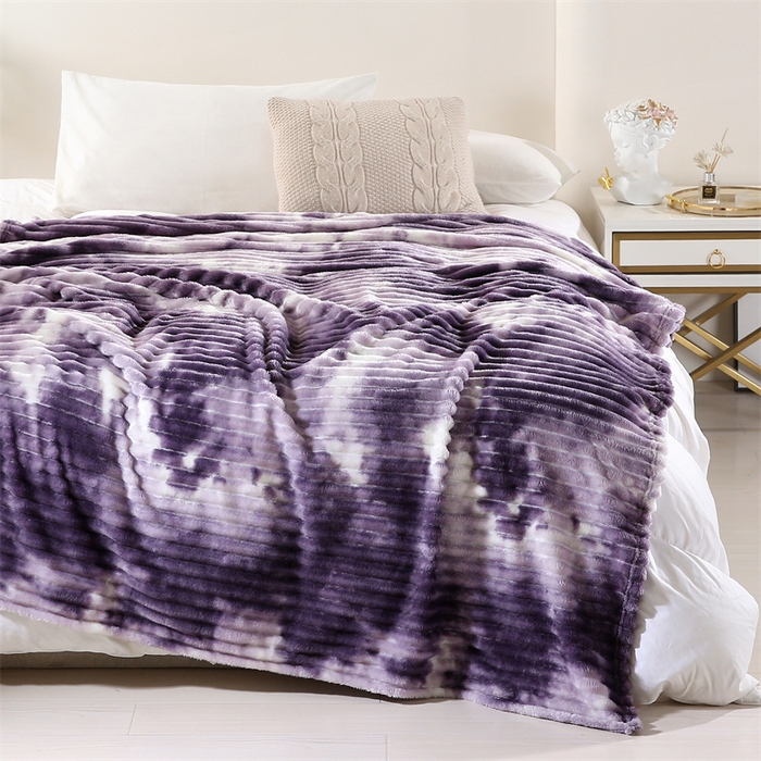 91家纺网 家纺一手货源 找家纺 巴木赫 2024新款260克扎染印花抽条毛毯毯子 深紫