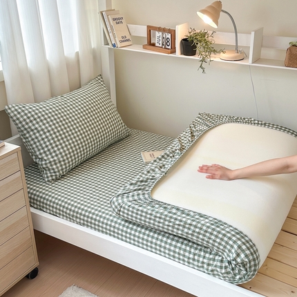 91家纺网 家纺一手货源 找家纺 2024新款全棉色织水洗棉学生床笠系列 绿小格