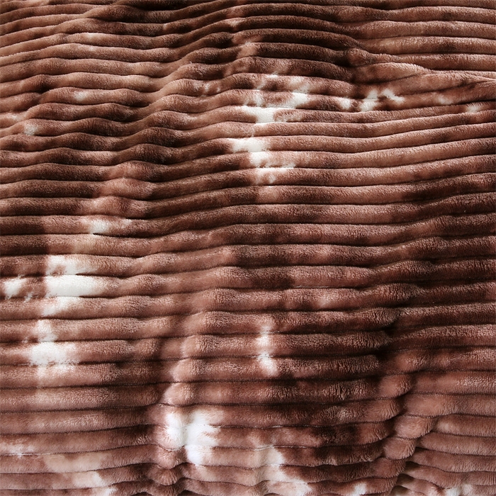 91家纺网 家纺一手货源 找家纺 巴木赫 2024新款260克扎染印花抽条毛毯毯子 棕咖