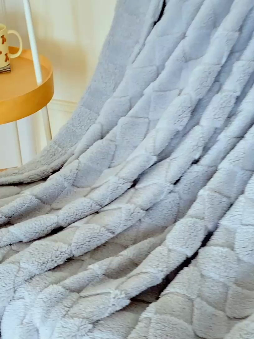 91家纺网 家纺一手货源 找家纺 巴木赫 2024新款塔芙绒面包格毛毯毯子 雾蓝