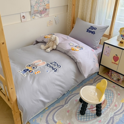 91家纺网 家纺一手货源 找家纺 沐辰 2024新款正版学生床三丽鸥+迪士尼毛巾绣绣花四件套 朱迪警官-紫