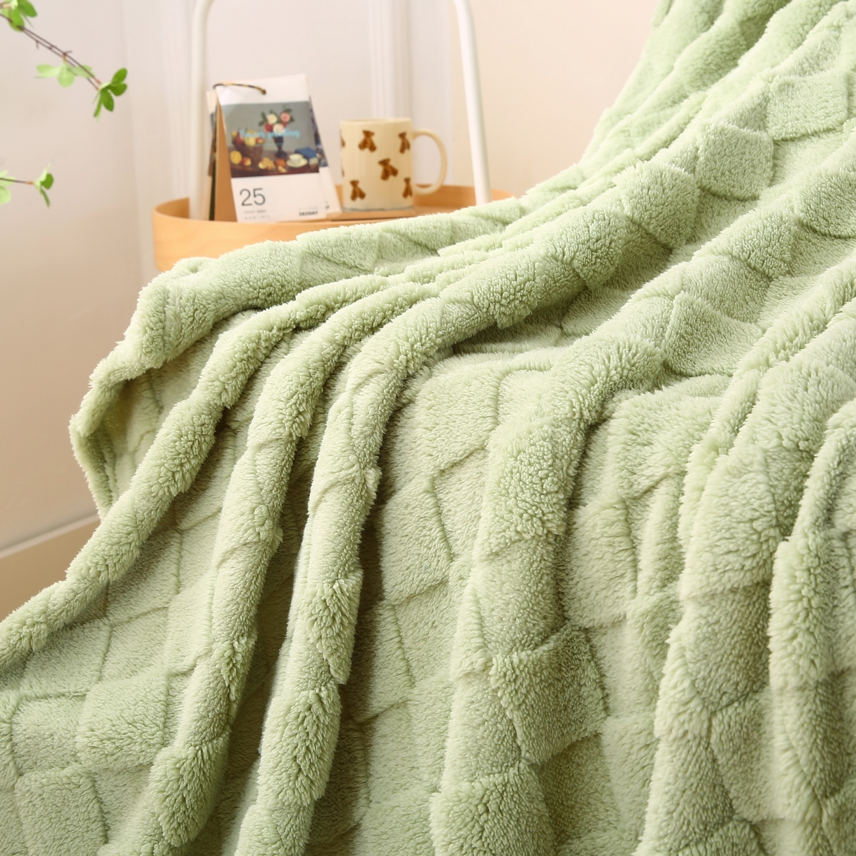 91家纺网 家纺一手货源 找家纺 巴木赫 2024新款塔芙绒面包格毛毯毯子 抹茶绿