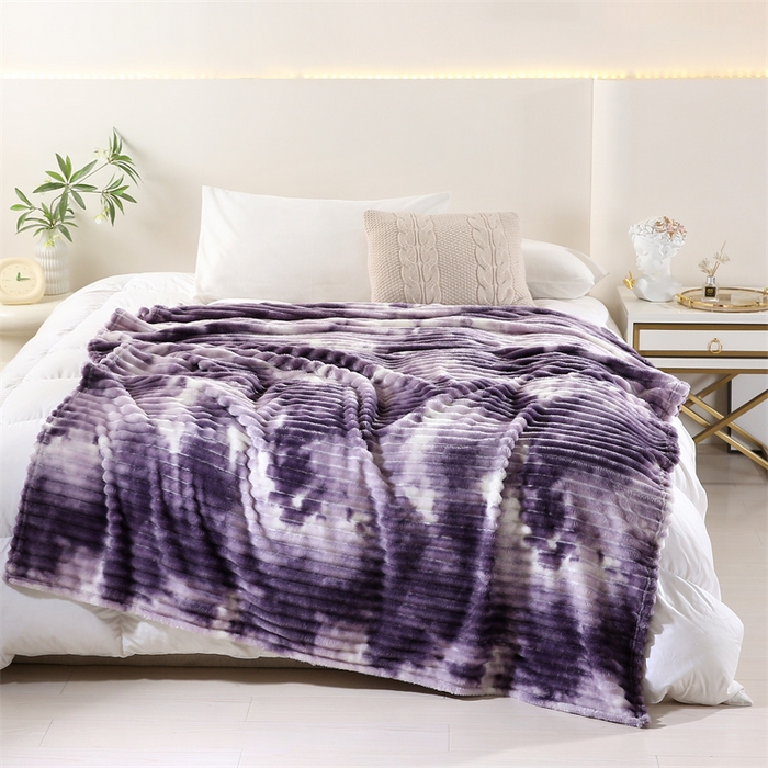 91家纺网 家纺一手货源 找家纺 巴木赫 2024新款260克扎染印花抽条毛毯毯子 深紫