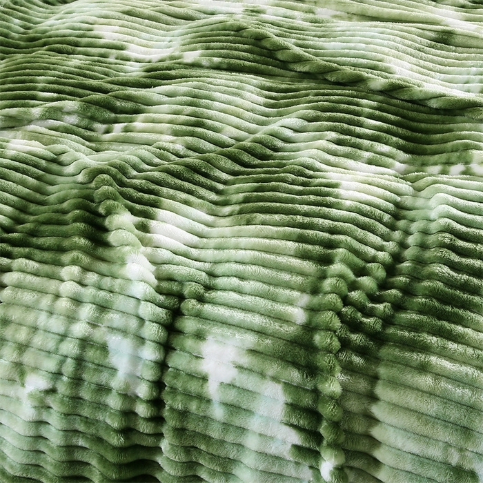 91家纺网 家纺一手货源 找家纺 巴木赫 2024新款260克扎染印花抽条毛毯毯子 草绿