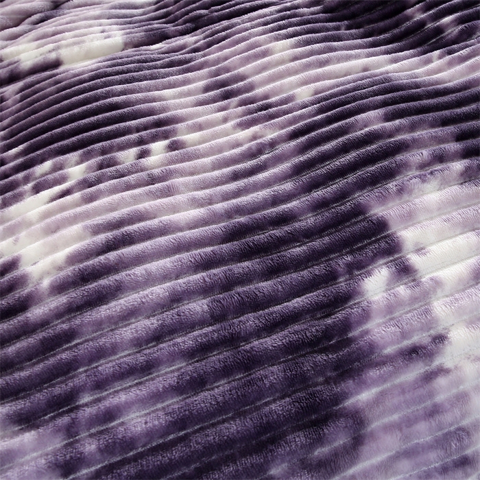91家纺网 家纺一手货源 找家纺 巴木赫 2024新款260克扎染印花抽条毛毯毯子 深紫