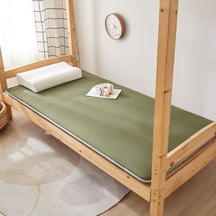 91家纺网 家纺一手货源 找家纺 招财狼 2024新款水洗棉硬质棉学生床垫 军绿色