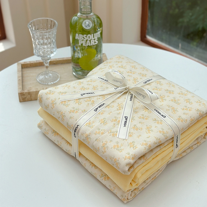 91家纺网 家纺一手货源 找家纺 麦伦 2024春夏新品全棉有氧双层纱印花系列四件套-叠拍图（2） 晴天