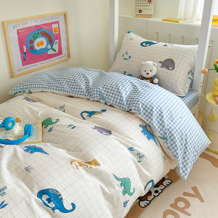 91家纺网 家纺一手货源 找家纺 绵庭家纺 2024新款全棉印花学生季宿舍三件套 恐龙乐园