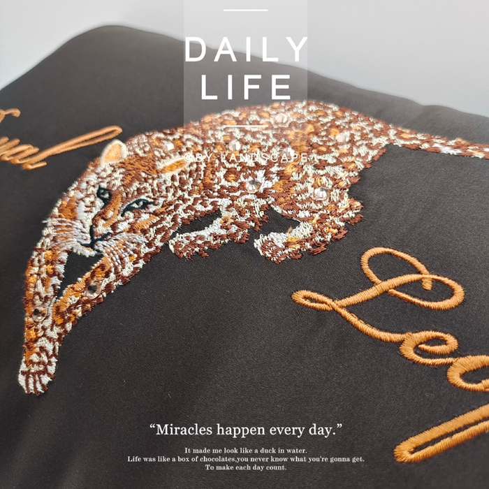 91家纺网 家纺一手货源 找家纺 （总）澜屿 2024新款禅丝高精密刺绣小抱枕豹子