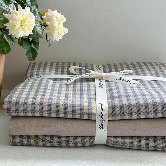 91家纺网 家纺一手货源 找家纺 麦伦 2024春夏新品全棉有氧双层纱印花系列四件套-叠拍图（2） 卡侬