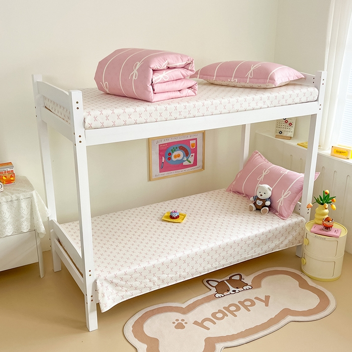 91家纺网 家纺一手货源 找家纺 绵庭家纺 2024新款全棉印花学生季宿舍三件套 芭蕾竖条结  粉