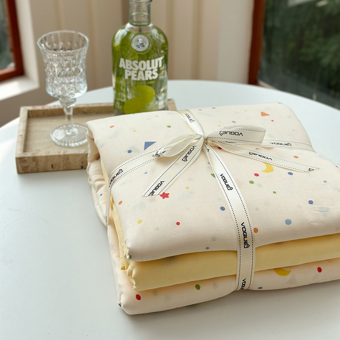 91家纺网 家纺一手货源 找家纺 麦伦 2024春夏新品全棉有氧双层纱印花系列四件套-叠拍图（2） 蜡笔画