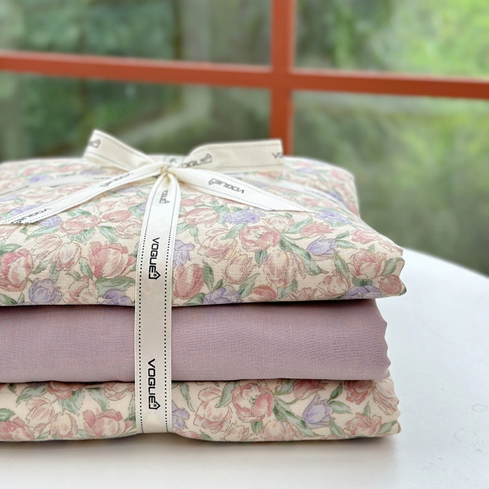 91家纺网 家纺一手货源 找家纺 麦伦 2024春夏新品全棉有氧双层纱印花系列四件套-叠拍图（2） 粉郁