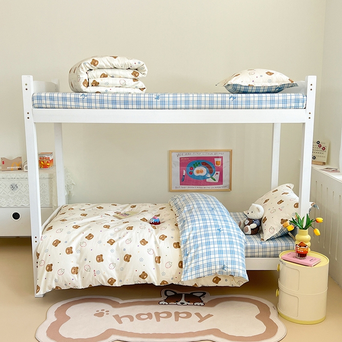 91家纺网 家纺一手货源 找家纺 绵庭家纺 2024新款全棉印花学生季宿舍三件套 草莓萌熊