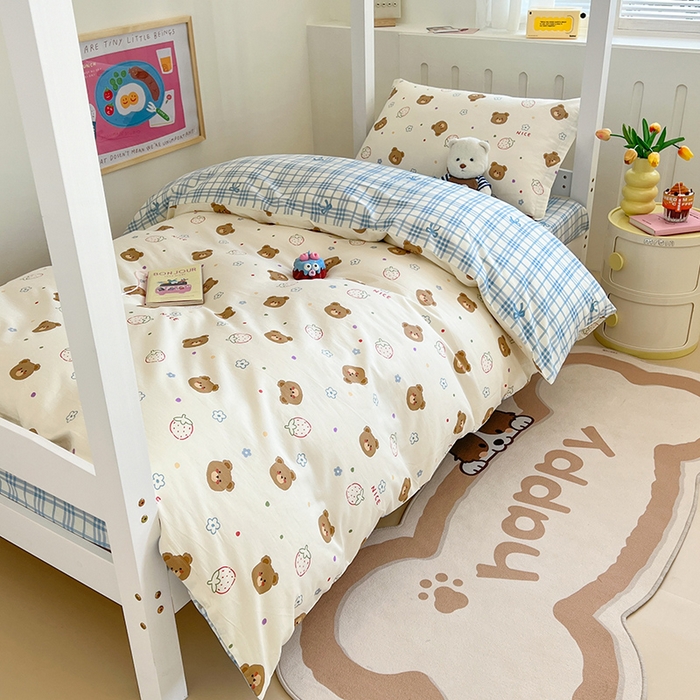 91家纺网 家纺一手货源 找家纺 绵庭家纺 2024新款全棉印花学生季宿舍三件套 草莓萌熊