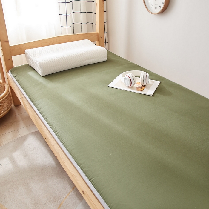 91家纺网 家纺一手货源 找家纺 招财狼 2024新款水洗棉硬质棉学生床垫 军绿色