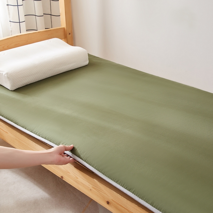 91家纺网 家纺一手货源 找家纺 招财狼 2024新款水洗棉硬质棉学生床垫 军绿色