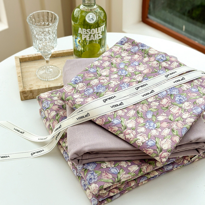 91家纺网 家纺一手货源 找家纺 麦伦 2024春夏新品全棉有氧双层纱印花系列四件套-叠拍图（2） 紫郁