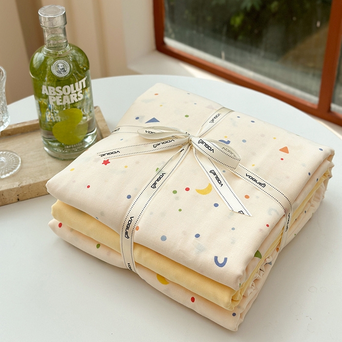 91家纺网 家纺一手货源 找家纺 麦伦 2024春夏新品全棉有氧双层纱印花系列四件套-叠拍图（2） 蜡笔画