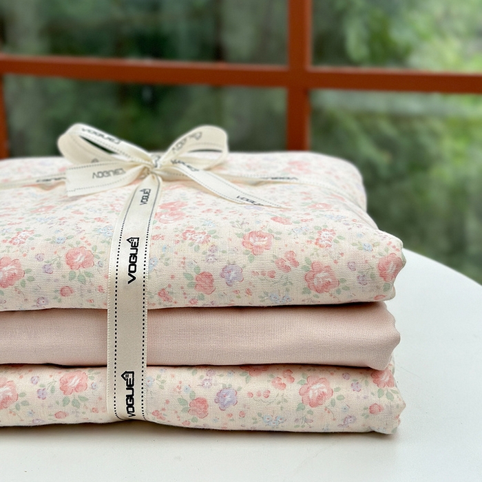 91家纺网 家纺一手货源 找家纺 麦伦 2024春夏新品全棉有氧双层纱印花系列四件套-叠拍图（2） 德花园粉