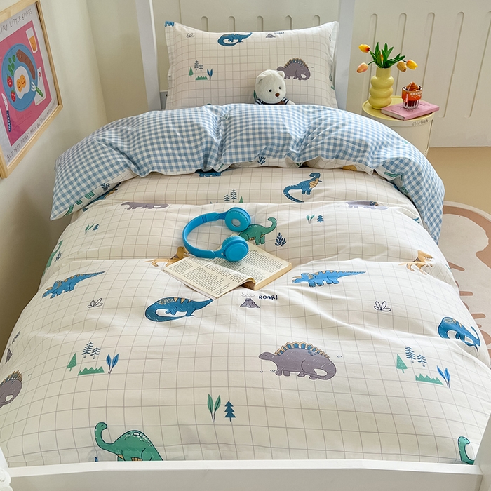 91家纺网 家纺一手货源 找家纺 绵庭家纺 2024新款全棉印花学生季宿舍三件套 恐龙乐园