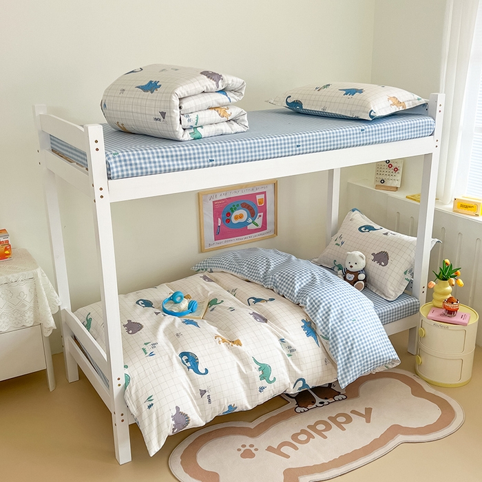 91家纺网 家纺一手货源 找家纺 绵庭家纺 2024新款全棉印花学生季宿舍三件套 恐龙乐园