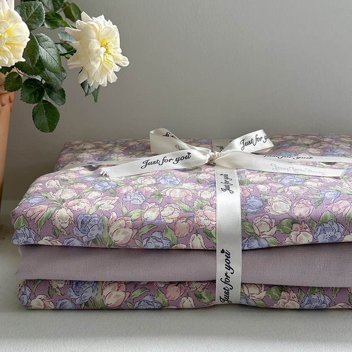 91家纺网 家纺一手货源 找家纺 麦伦 2024春夏新品全棉有氧双层纱印花系列四件套-叠拍图（2） 紫郁