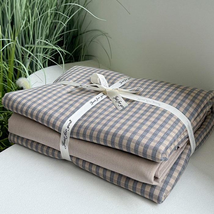 91家纺网 家纺一手货源 找家纺 麦伦 2024春夏新品全棉有氧双层纱印花系列四件套-叠拍图（2） 卡侬